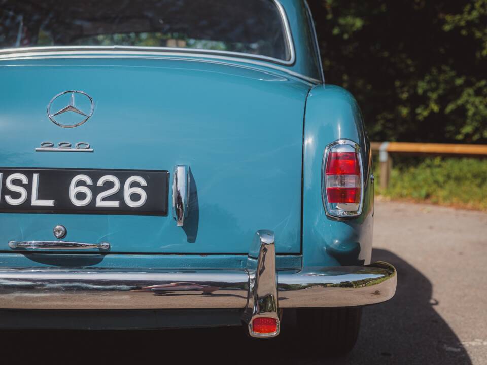 Image 36/50 of Mercedes-Benz 220 a (1956)