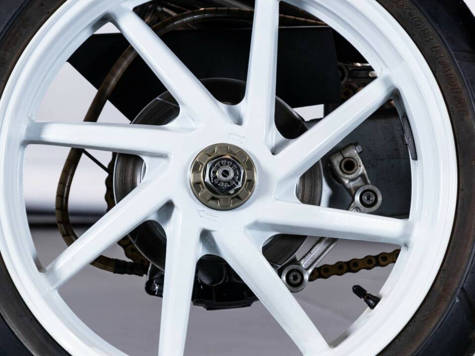 Afbeelding 40/50 van Honda VFR 750R RC 30 (1989)