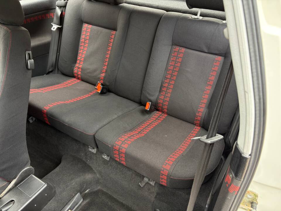 Immagine 21/26 di Volkswagen Golf III 1.8 (1993)
