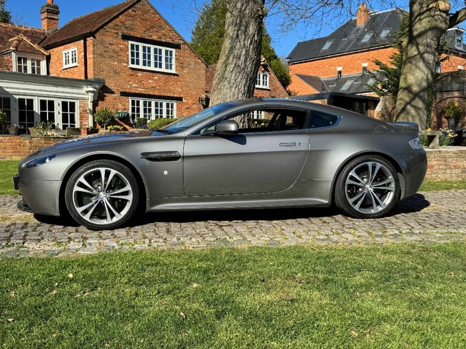 Afbeelding 6/49 van Aston Martin V12 Vantage (2009)