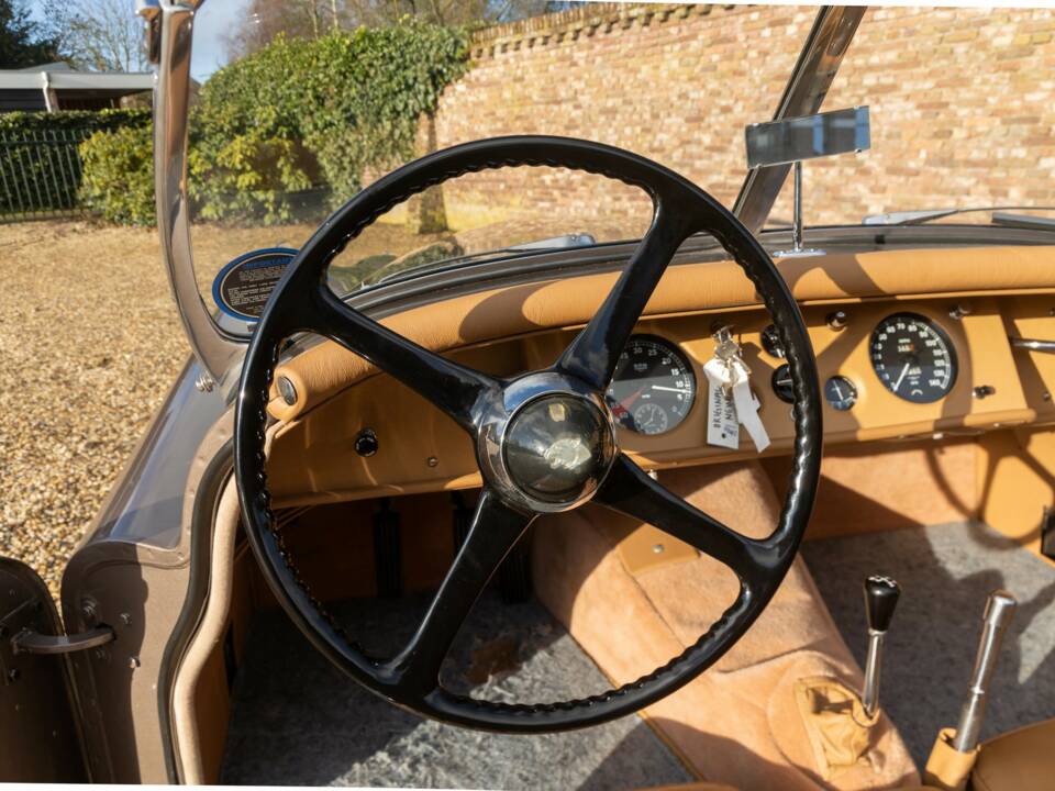 Image 43/50 of Jaguar XK 120 OTS (1952)