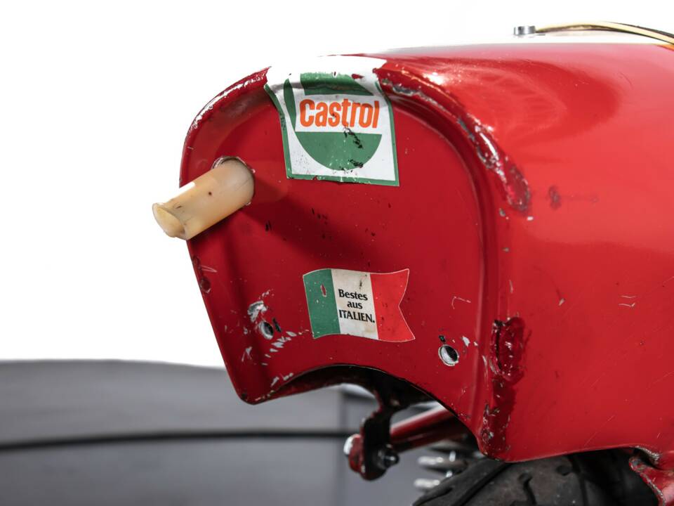 Image 31/32 of Aermacchi Harley-Davidson DUMMY (1963)