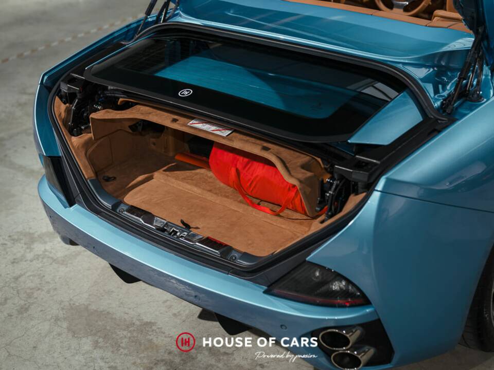 Image 13/25 of Ferrari California 30 (2012)