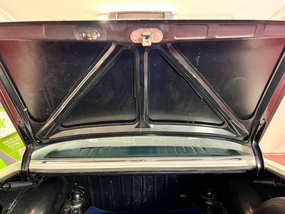 Image 42/46 of Mercedes-Benz 220 D (1972)