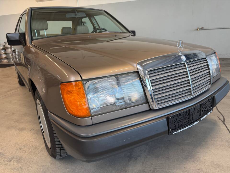 Afbeelding 34/36 van Mercedes-Benz 200 (1988)