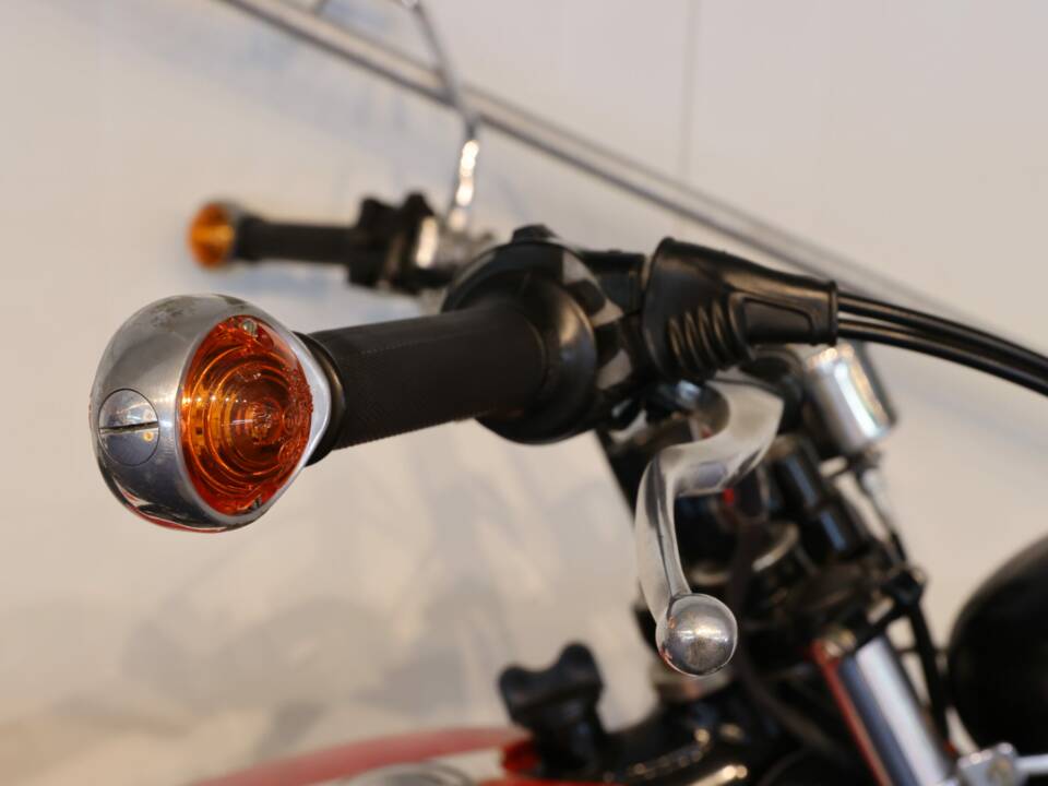 Image 16/30 of Yamaha SR500 (1981)