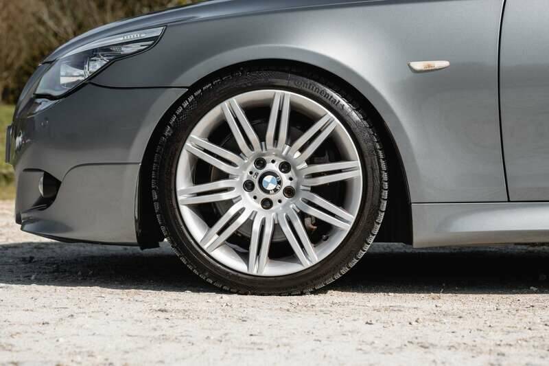 Bild 21/50 von BMW 550i (2006)