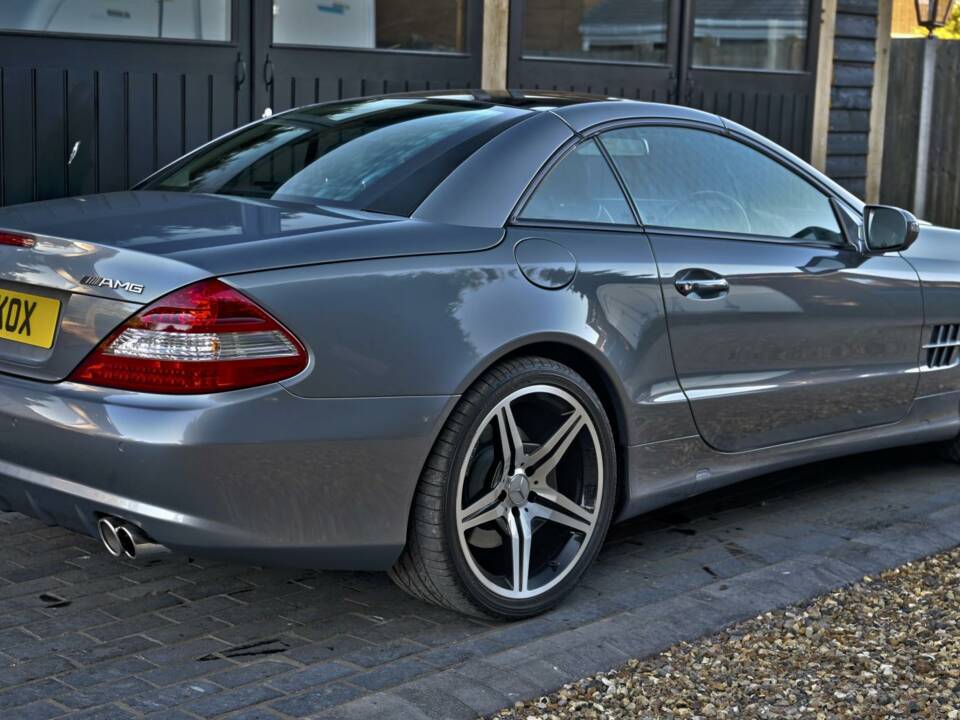 Image 21/50 of Mercedes-Benz SL 500 (2008)