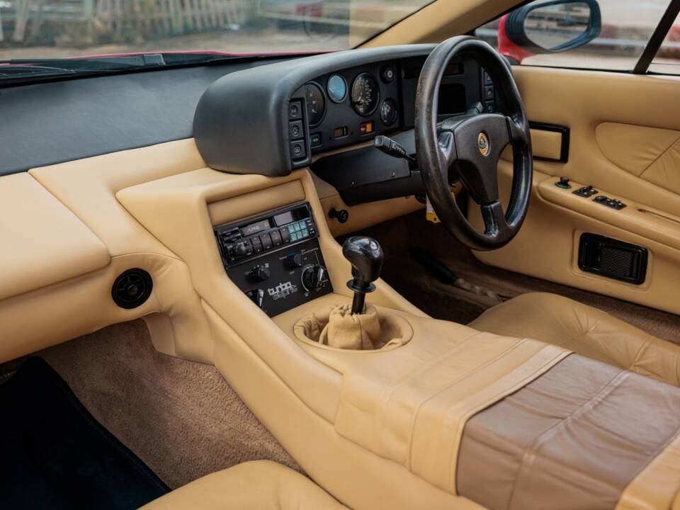 Afbeelding 4/47 van Lotus Esprit Turbo HC (1989)
