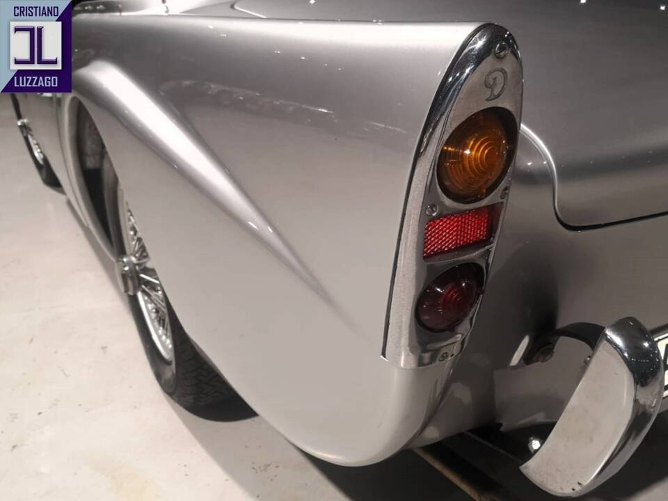 Image 17/37 of Daimler SP 250 (1960)