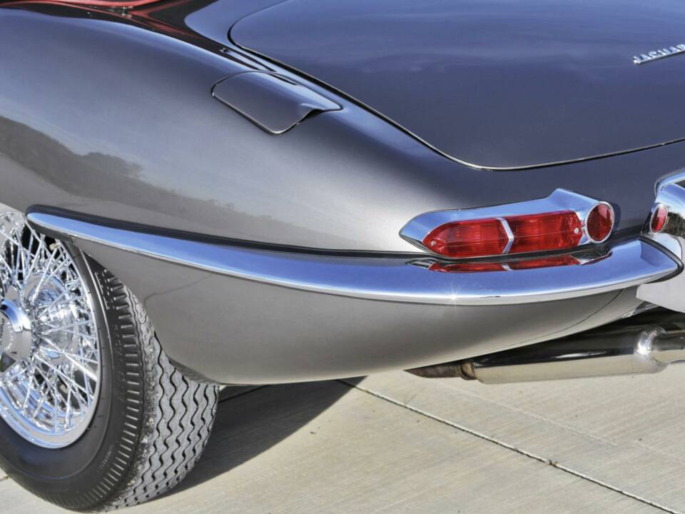 Image 14/50 de Jaguar E-Type 3.8 Flat Floor (1961)