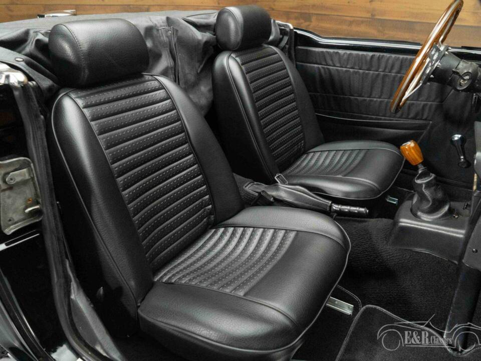 Image 7/19 of Triumph TR 6 (1971)