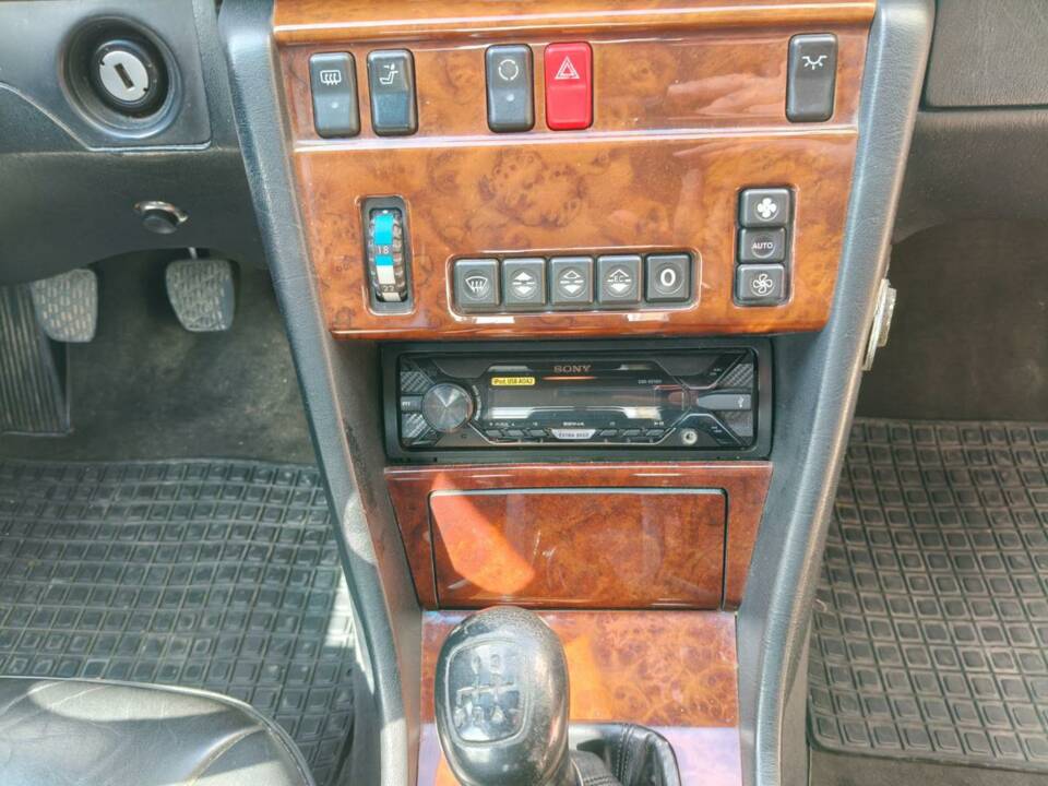 Bild 25/35 von Mercedes-Benz E 200 (1995)