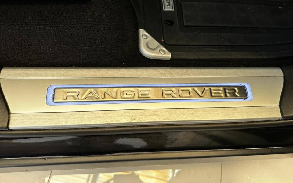 Image 17/48 de Land Rover Range Rover Sport SVR (2021)