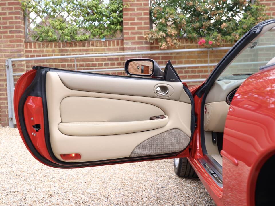 Image 49/50 de Jaguar XKR (2000)