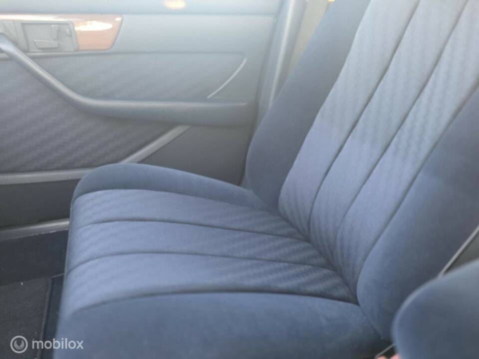 Image 38/50 de Mercedes-Benz 300 SE (1989)
