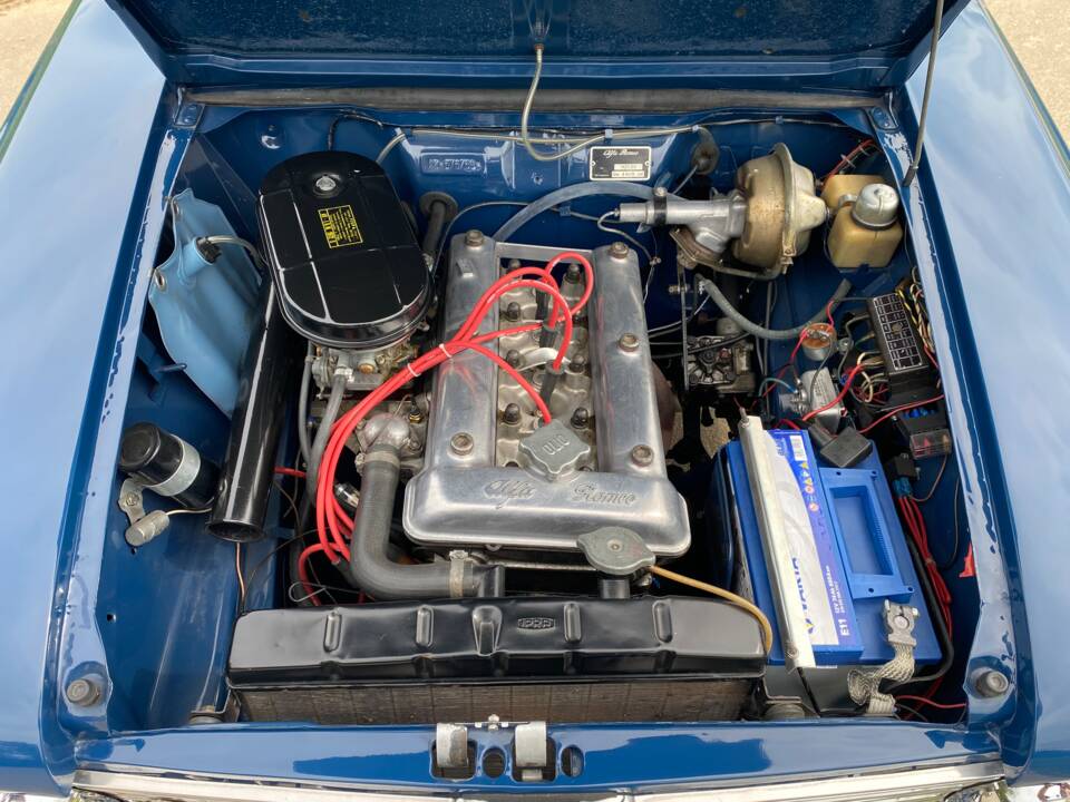 Image 38/75 of Alfa Romeo Giulia 1300 TI (1966)