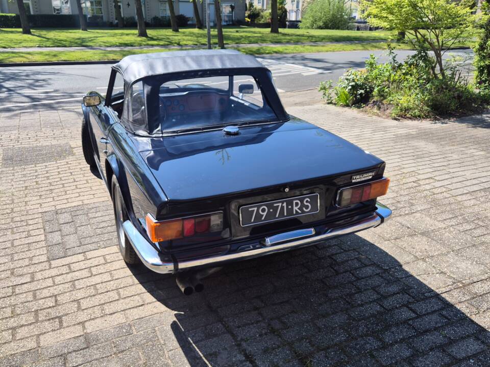 Image 4/100 of Triumph TR 6 PI (1971)