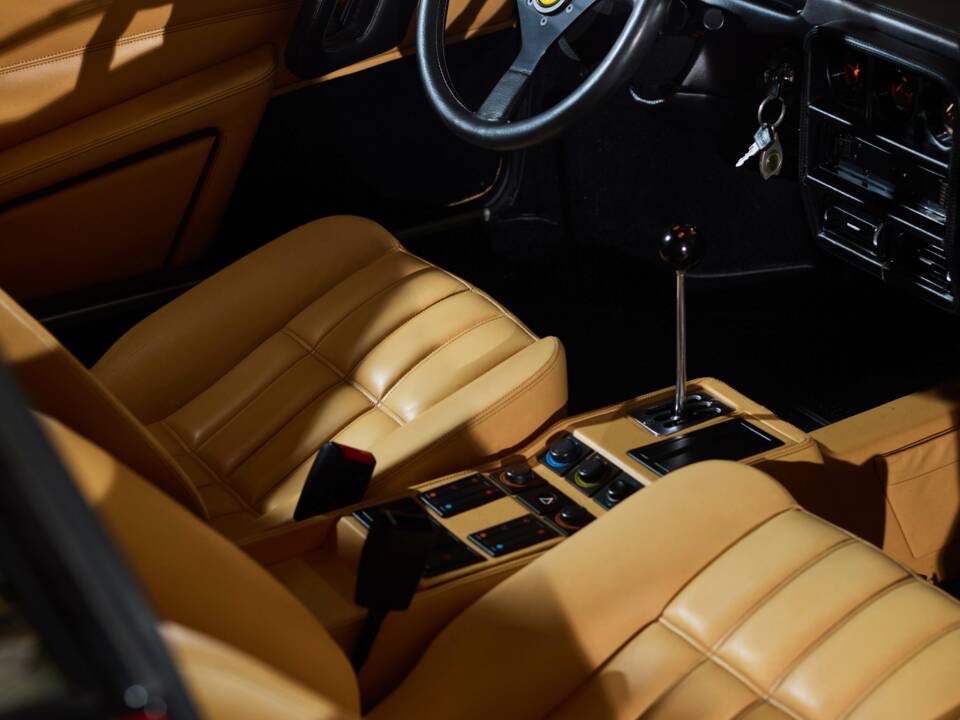 Image 62/79 of Ferrari 328 GTB (1985)