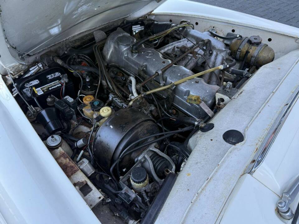 Image 36/50 of Mercedes-Benz 280 SL (1970)