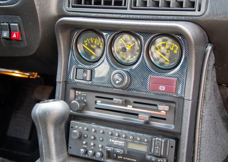 Image 18/22 of Porsche 944 (1982)