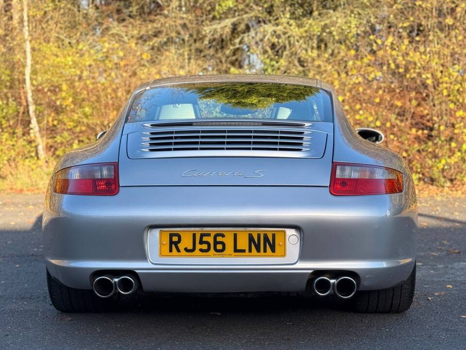 Image 14/25 of Porsche 911 Carrera S (2006)