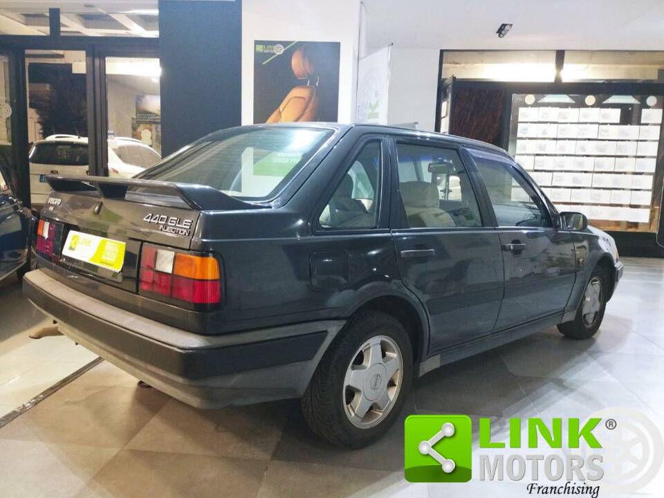 Image 8/10 of Volvo 440 (1989)
