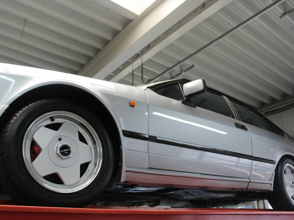 Image 7/50 of Alfa Romeo GTV 6 2.5 (1983)