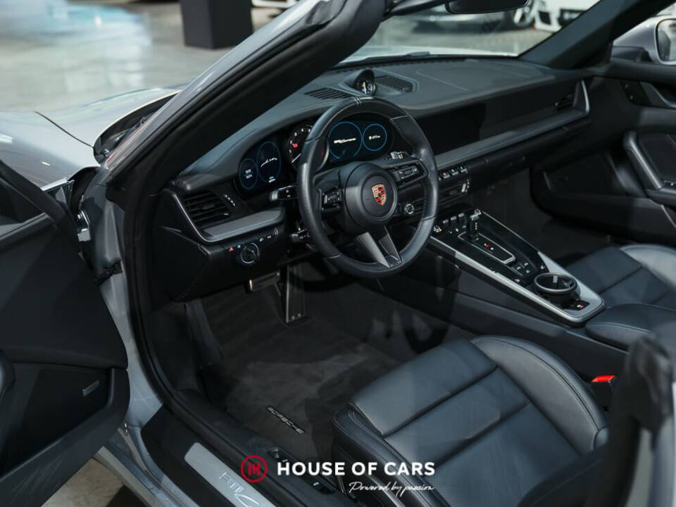 Image 15/25 of Porsche 911 Carrera (2023)