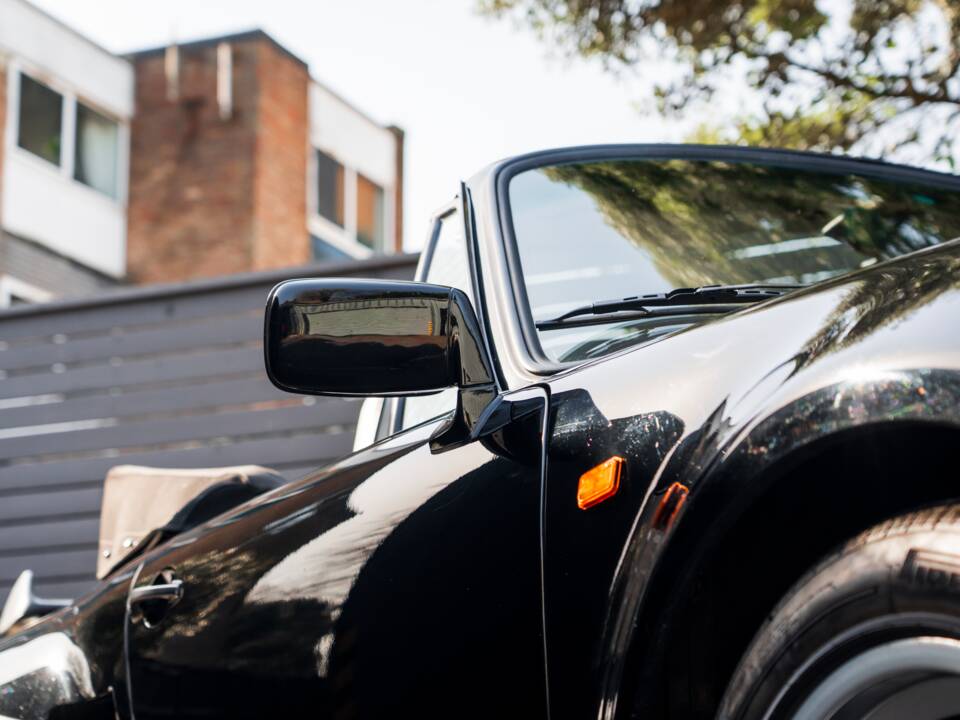 Imagen 42/60 de Porsche 911 Carrera 3.2 (WTL) (1988)