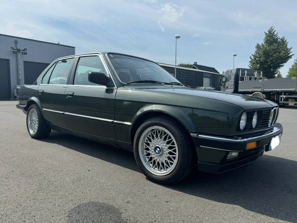 Image 1/55 of BMW 323i (1984)