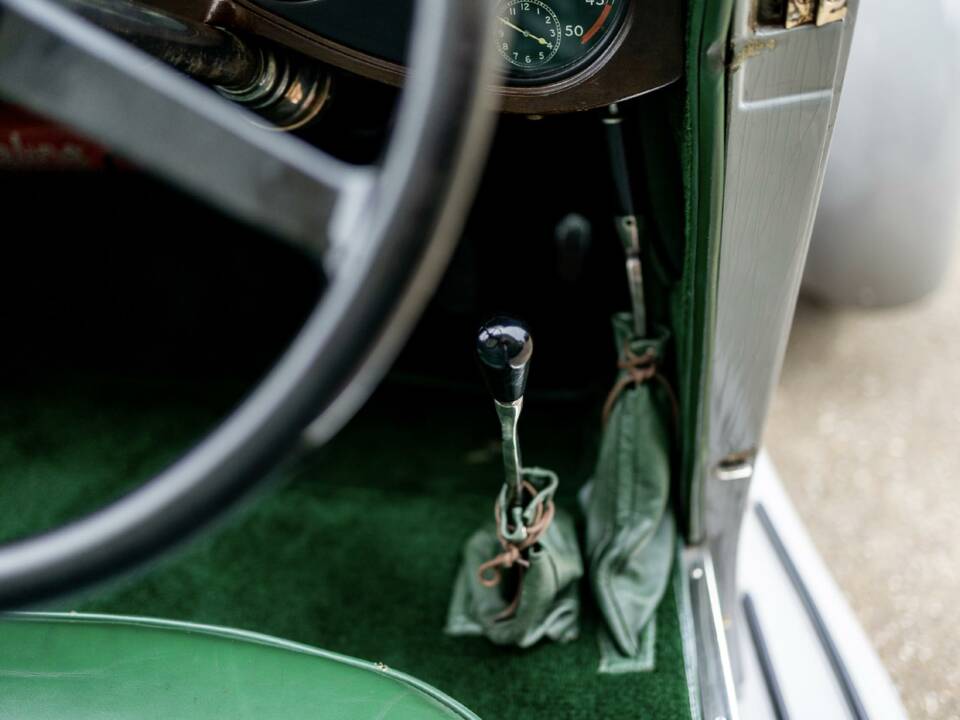 Image 33/50 of Bentley 3 1&#x2F;2 Litre (1934)