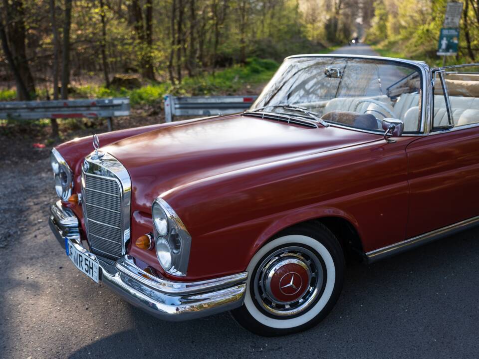 Afbeelding 2/14 van Mercedes-Benz 220 SE b (1963)