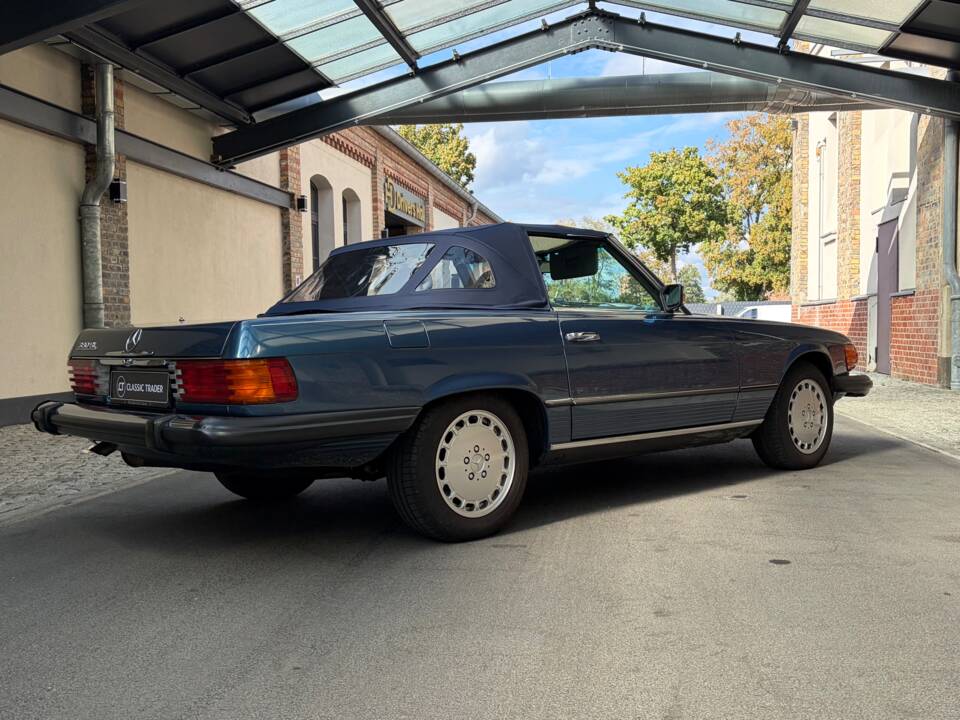 Image 13/88 of Mercedes-Benz 380 SL (1984)