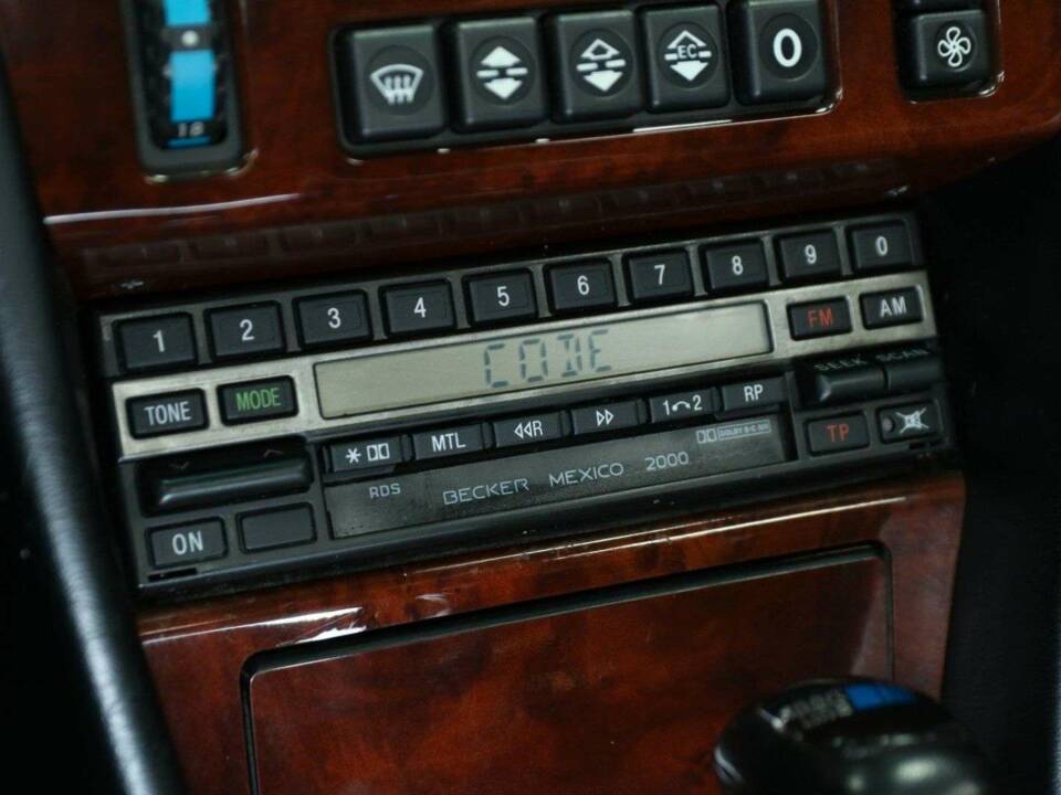 Bild 18/50 von Mercedes-Benz 300 CE-24 (1992)
