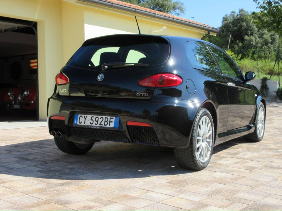 Bild 4/28 von Alfa Romeo 147 3.2 GTA (2004)