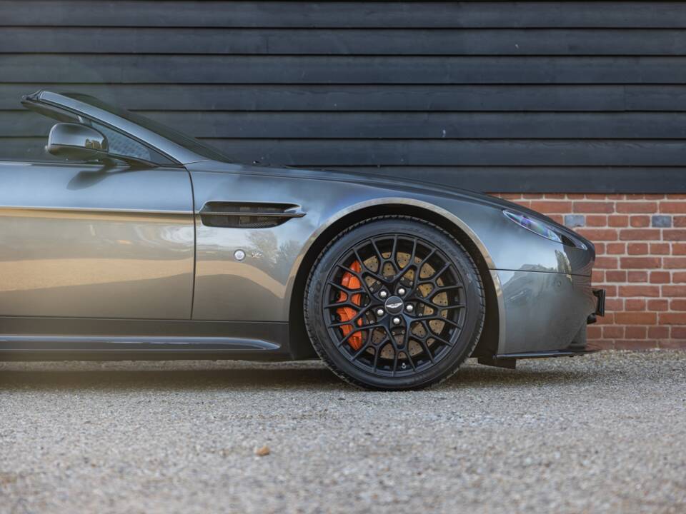 Image 18/53 of Aston Martin V12 Vantage AMR Roadster (2018)