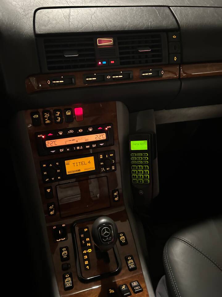 Image 25/27 of Mercedes-Benz CL 600 (1998)