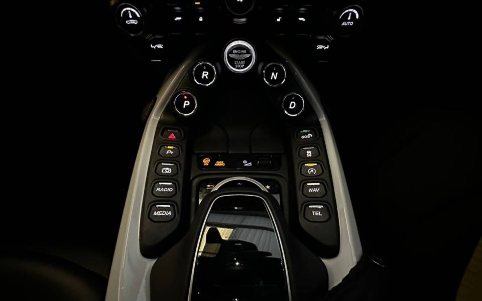Imagen 16/50 de Aston Martin Vantage V8 (2019)