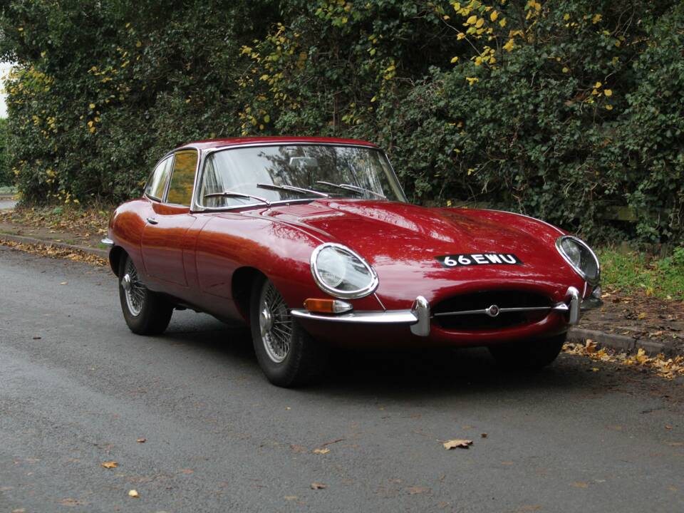 Afbeelding 1/18 van Jaguar E-Type (1967)