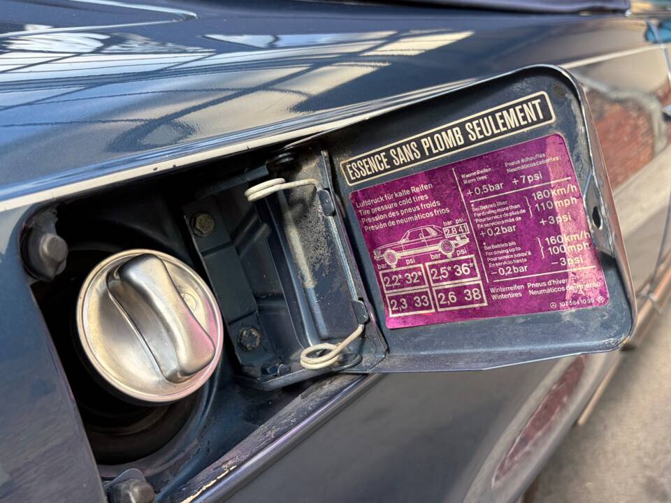 Image 32/88 of Mercedes-Benz 380 SL (1984)
