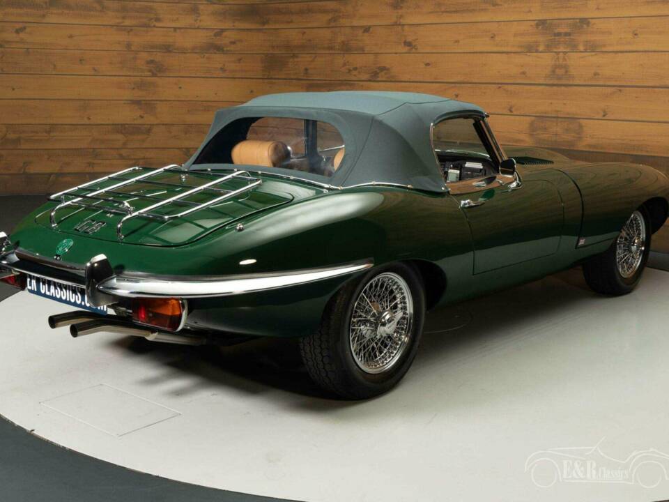Image 15/19 of Jaguar E-Type (1970)