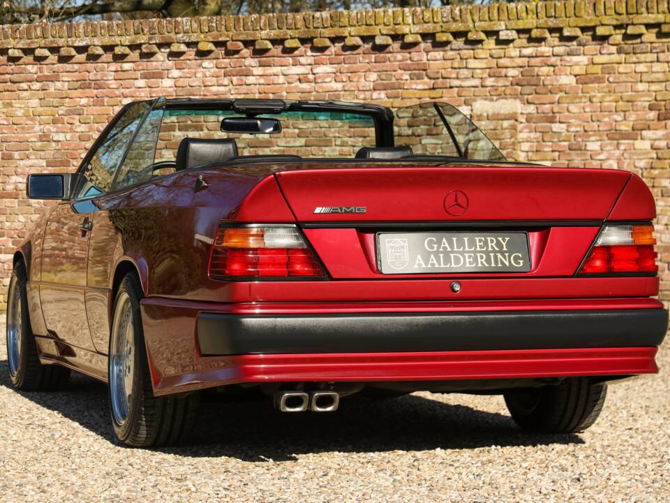 Immagine 20/50 di Mercedes-Benz 300 CE-24 3.4 AMG (1993)