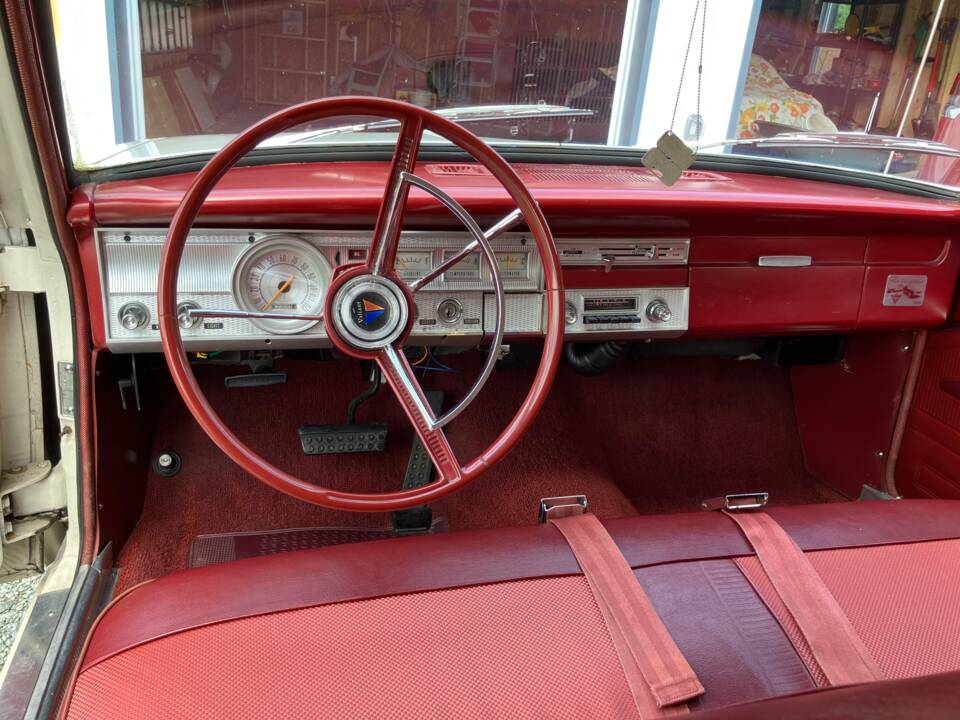 Image 4/8 of Plymouth Valiant 3.7 L (1965)