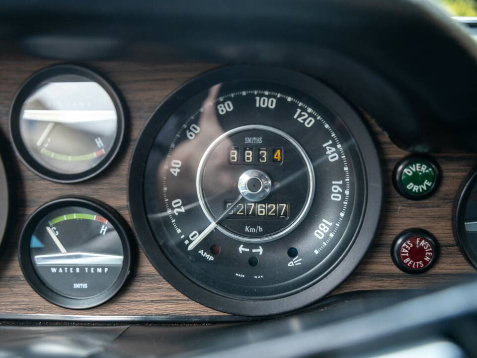 Image 23/50 of Volvo 1800 ES (1972)