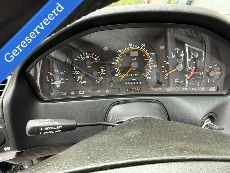 Image 29/50 of Mercedes-Benz 500 SL (1991)