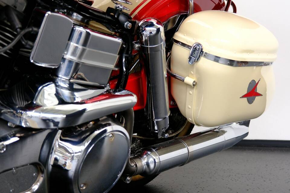 Image 42/75 of Harley-Davidson FL Panhead (1965)