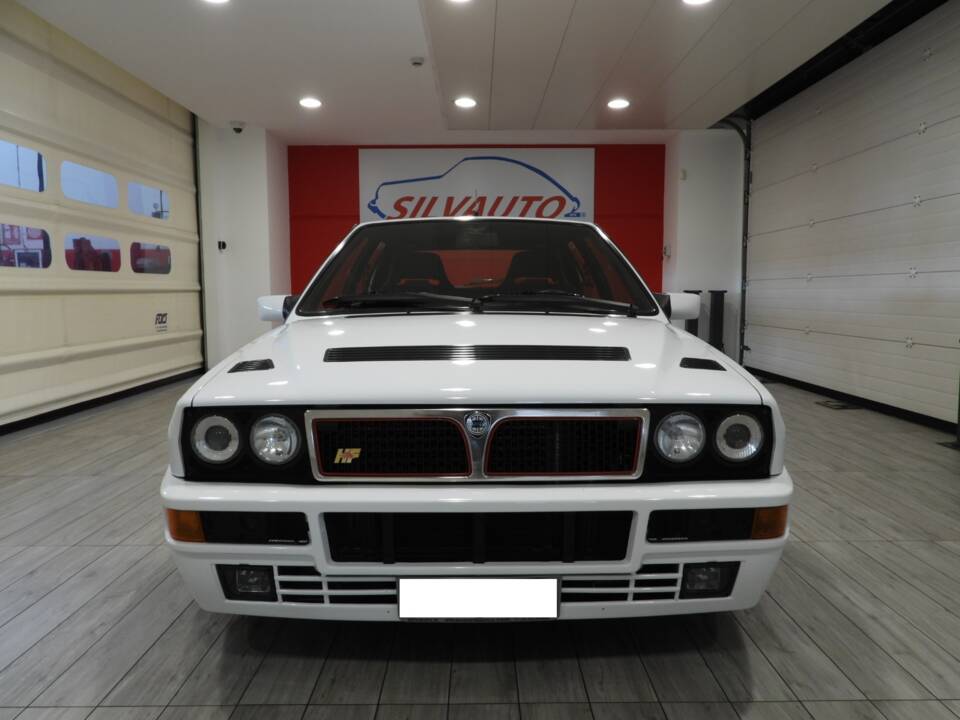 Immagine 2/8 di Lancia Delta HF Integrale Evoluzione I &quot;Martini 5&quot; (1992)