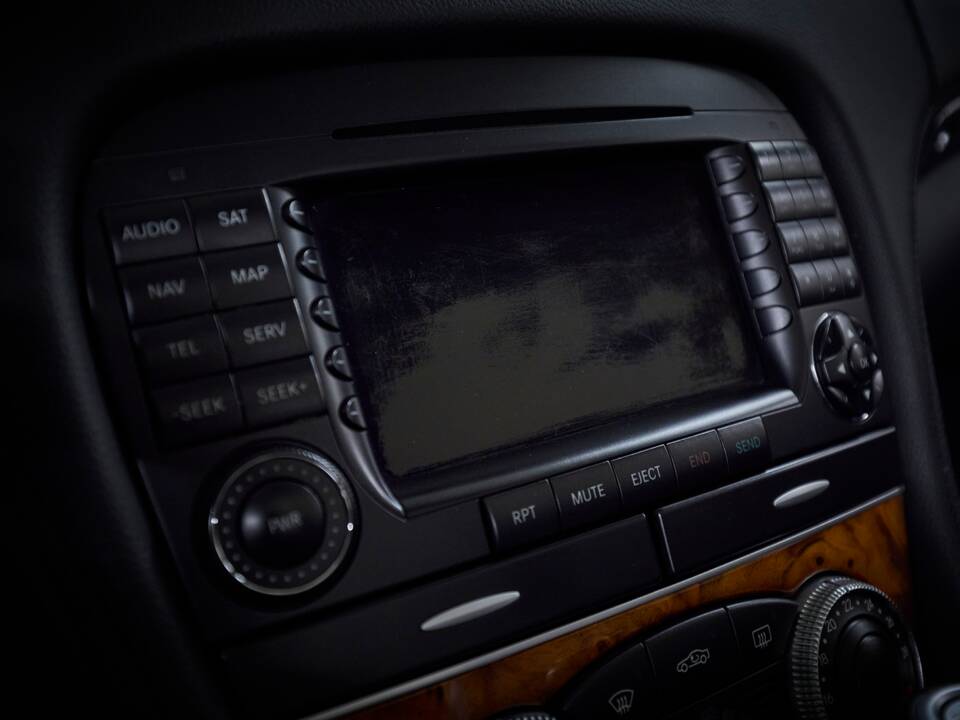 Image 63/99 de Mercedes-Benz SL 550 (2007)
