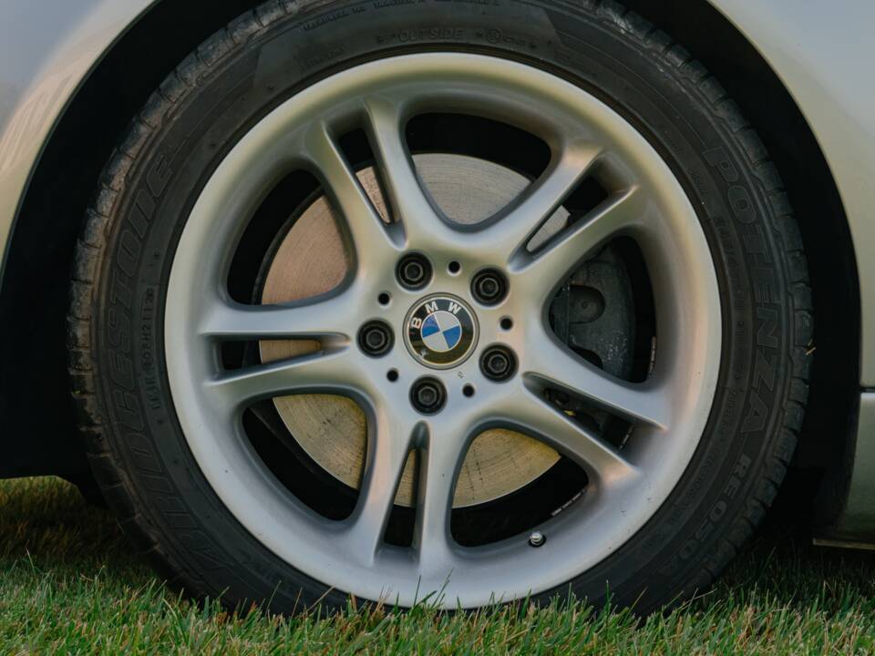 Image 44/185 of BMW Z8 (2001)